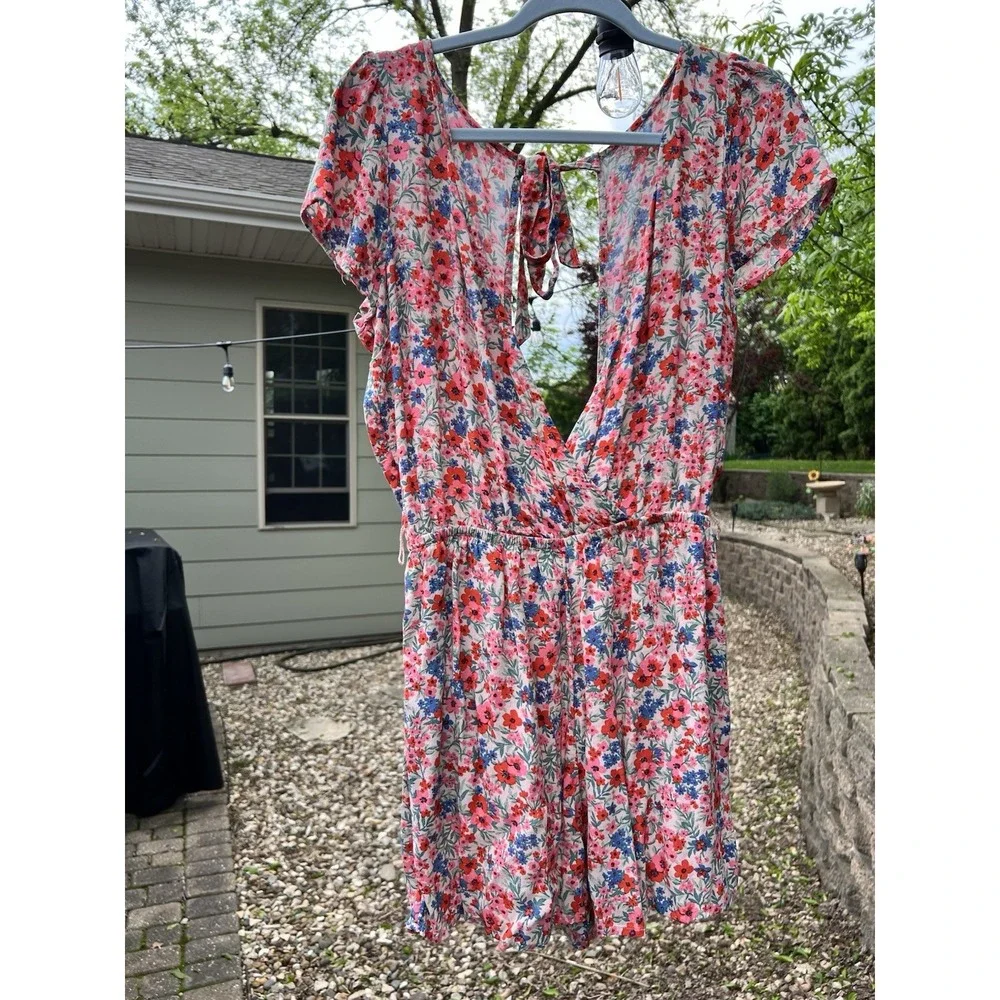 American Eagle Floral Romper M Red Blue Tie Back V-Neck Boho Festival Summer EUC